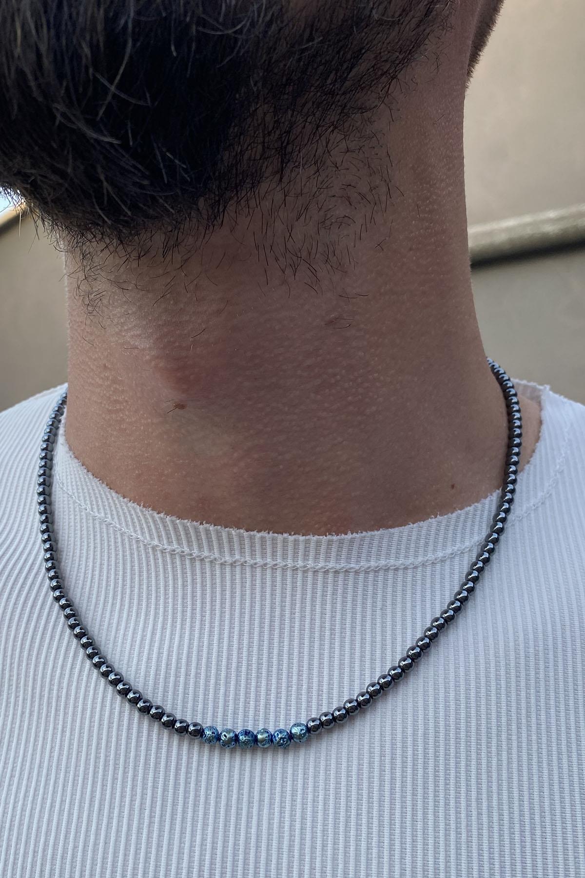 Siyah Renk Mavi Boncuk Detaylı Kolye