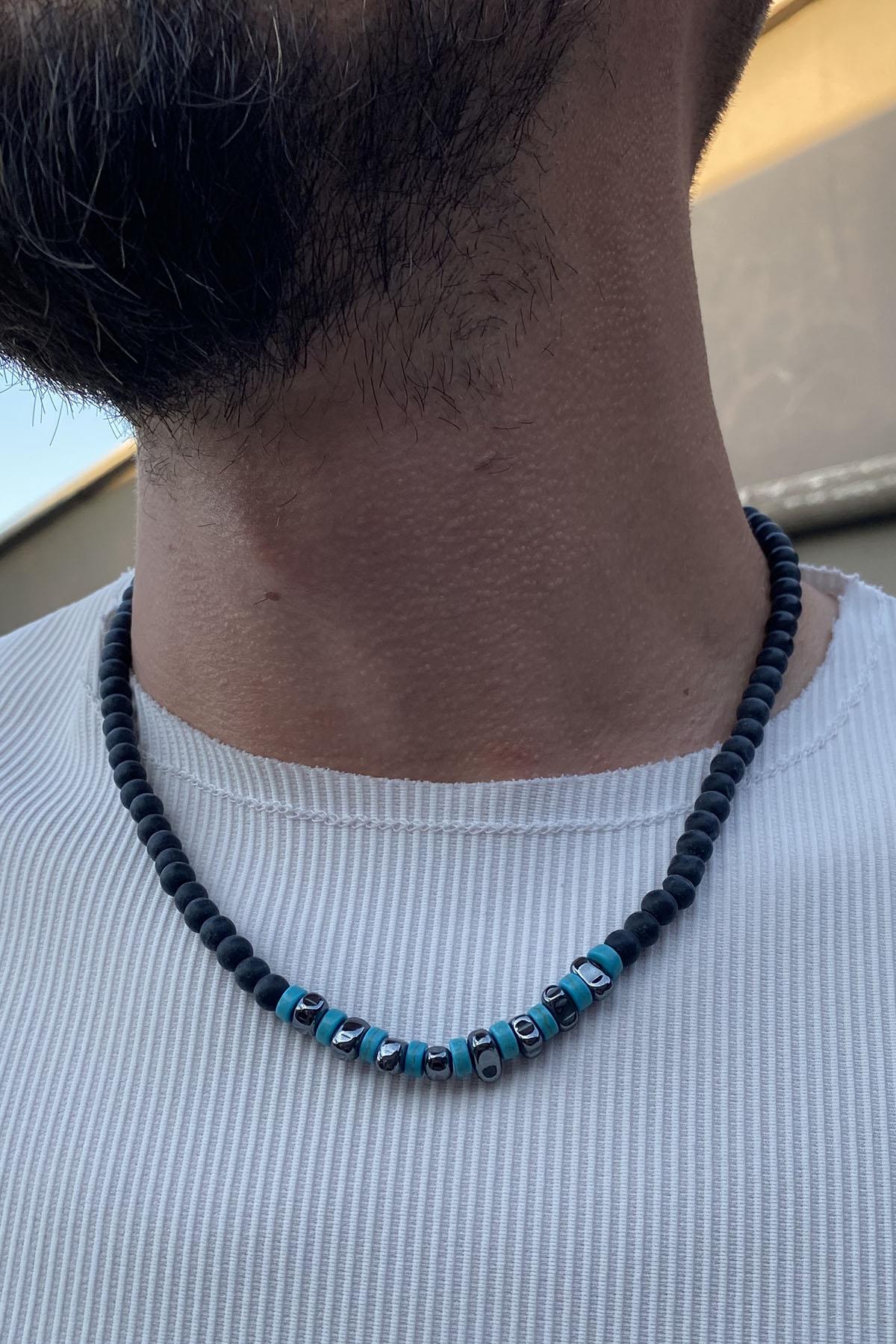Siyah Renk Mavi Boncuk Detaylı Kolye