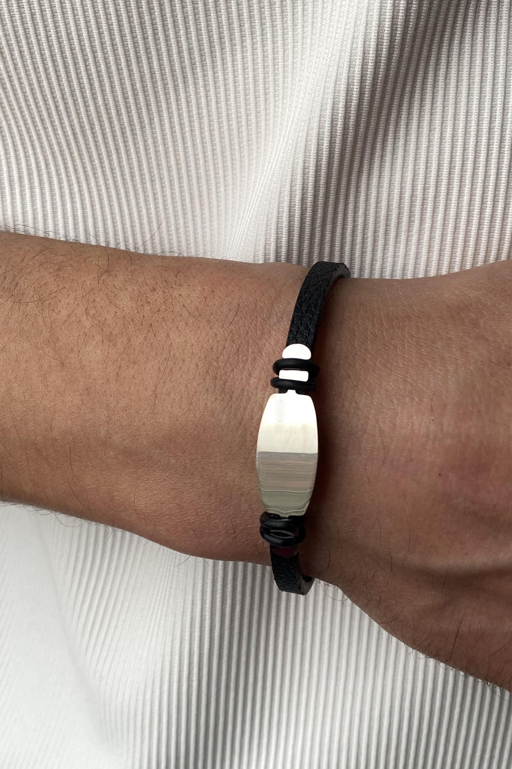 Siyah Renk Metal Detaylı Çelik Bileklik