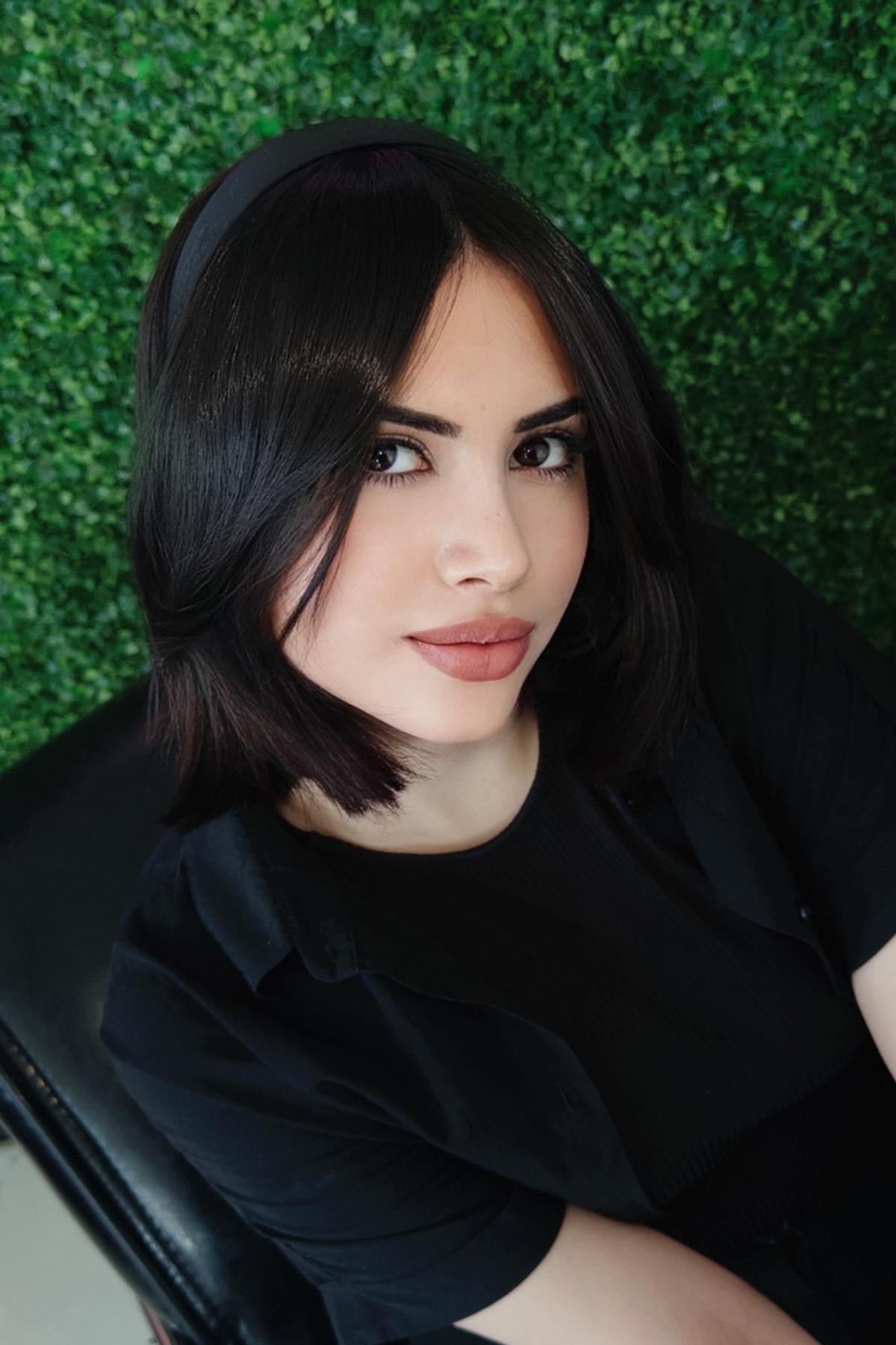 Siyah Renk Uzun Kenarlı Taçlı Takma Kahkül