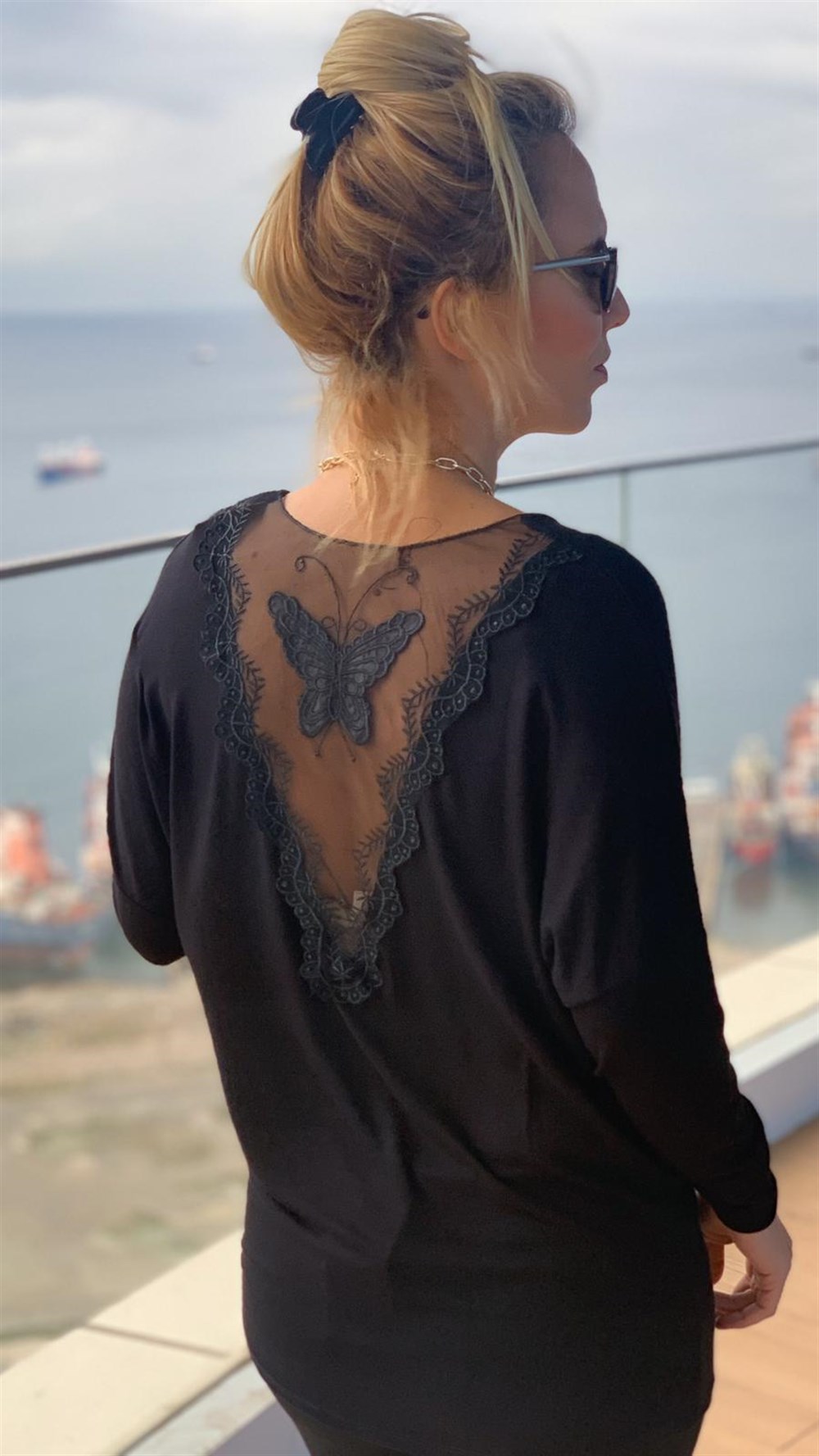 Arka Şifon Melek Detaylı Bluz