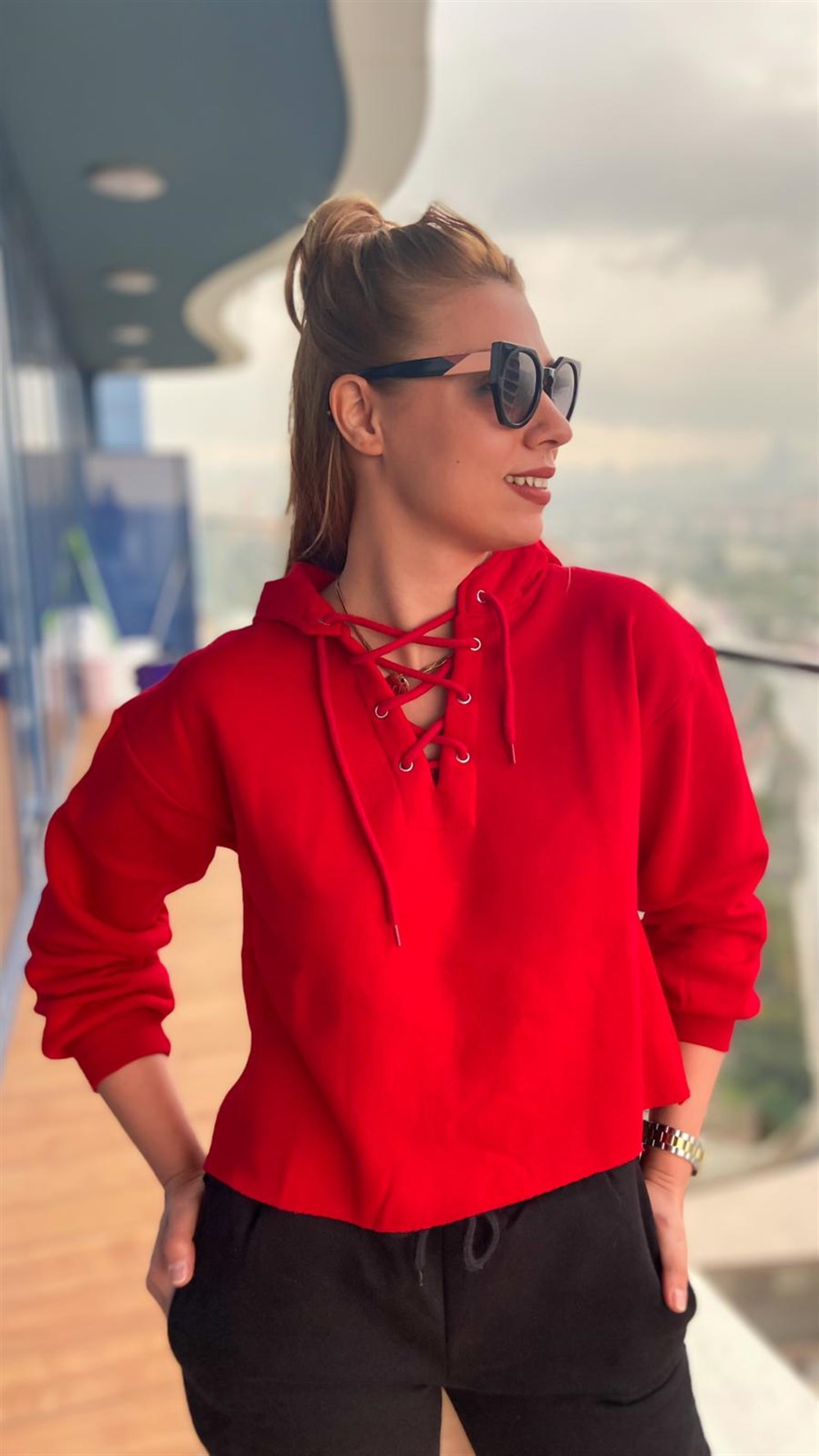 Bağcıklı Yaka Sweatshirt