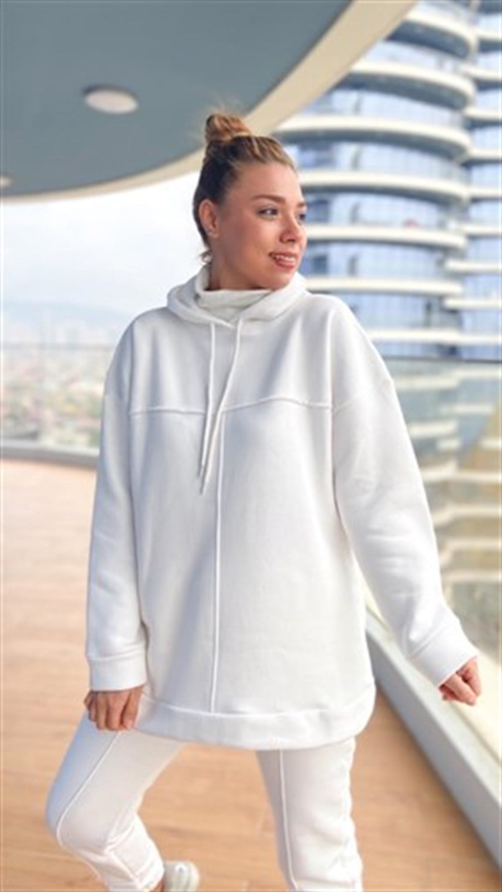 Boğazlı Kapşonlu Şardonlu Sweatshirt 