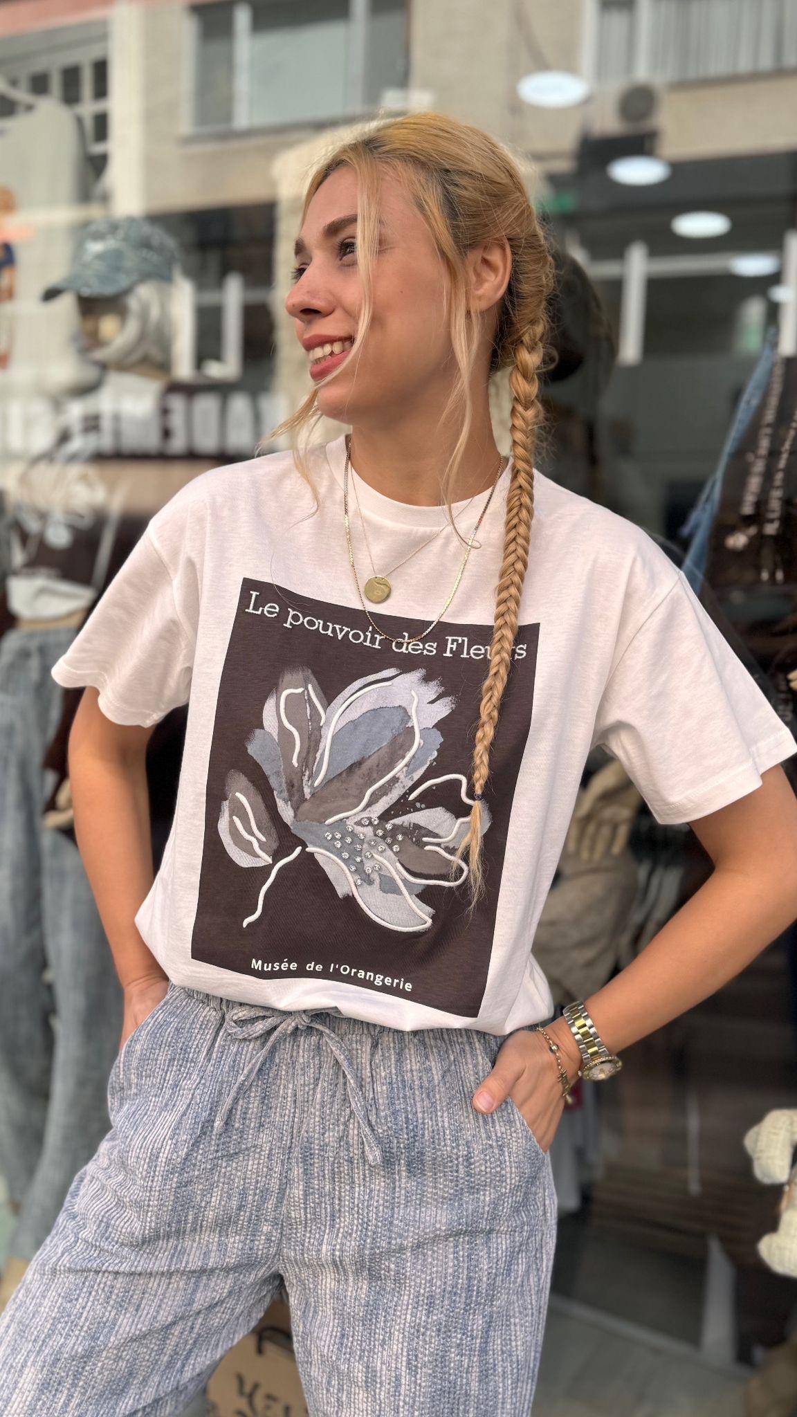Çiçek Detay Tshirt