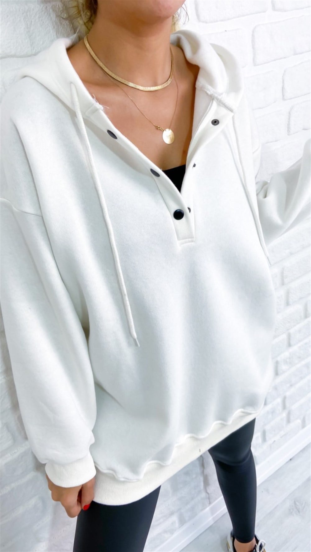 Düğme Detayli Kapşonlu Sweat