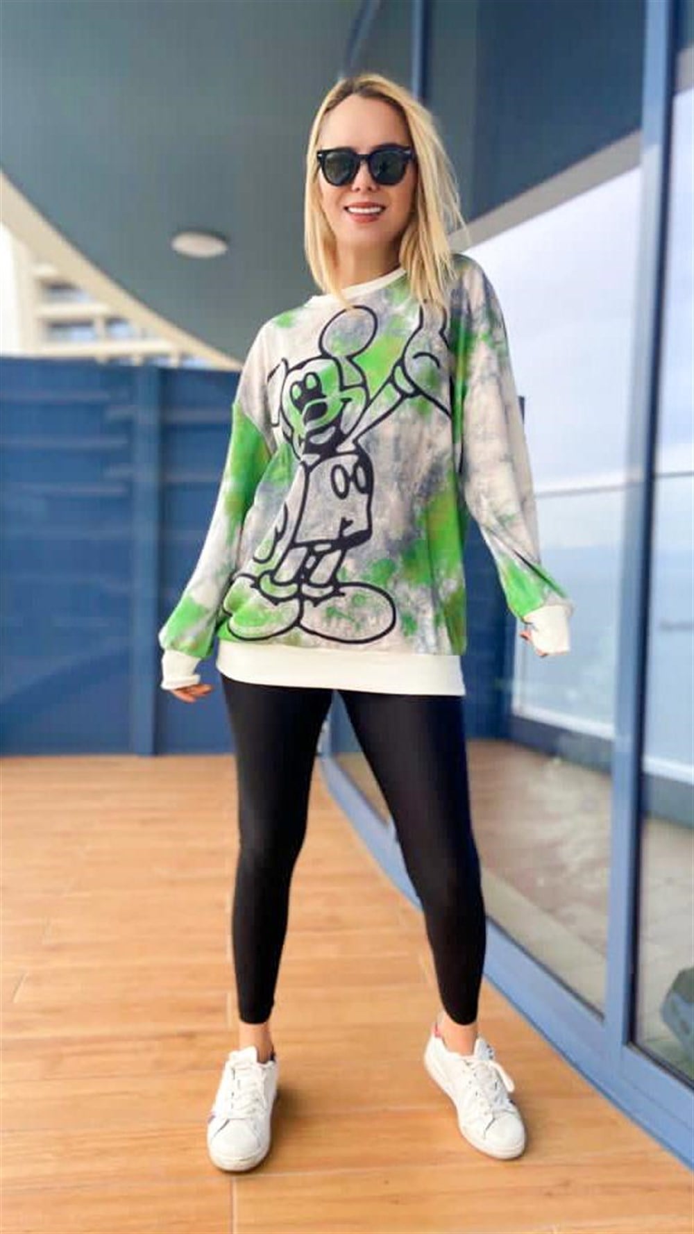 Önü Taşlı Mickey Triko Sweat