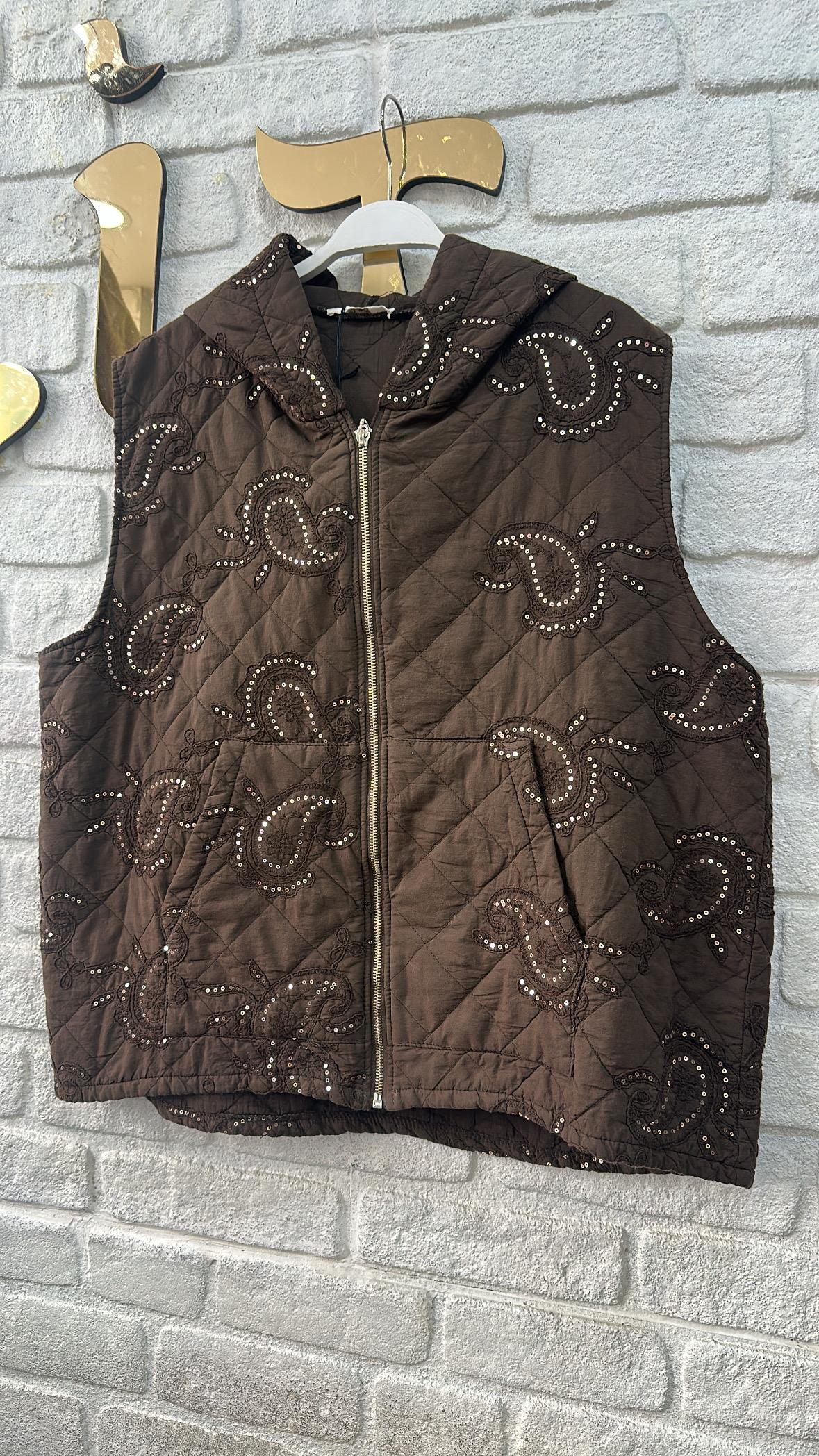 Pul Detayli Desen Yelek