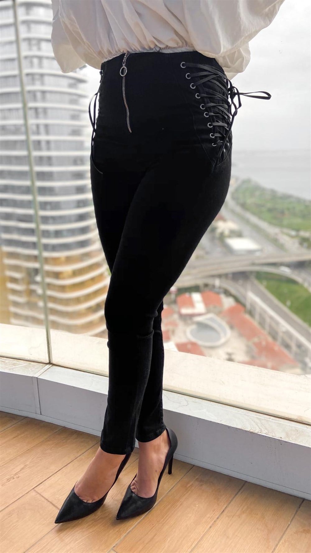 Yan Bağcıklı Kot Pantolon