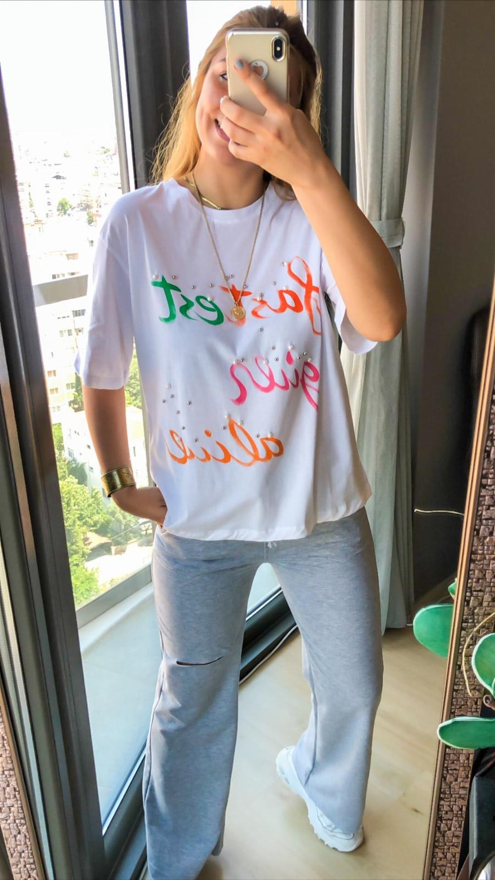 Yazılı İncili Beyaz Tshirt