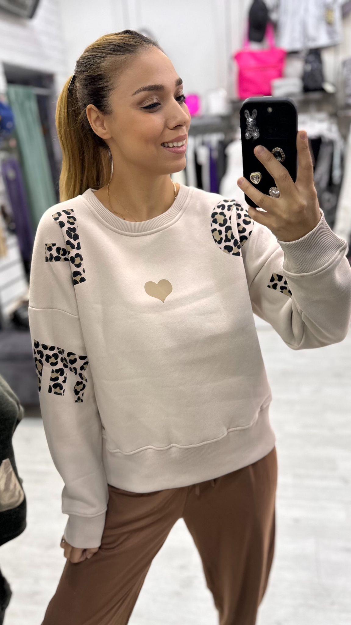  Sweat Leopar Detay Kalp