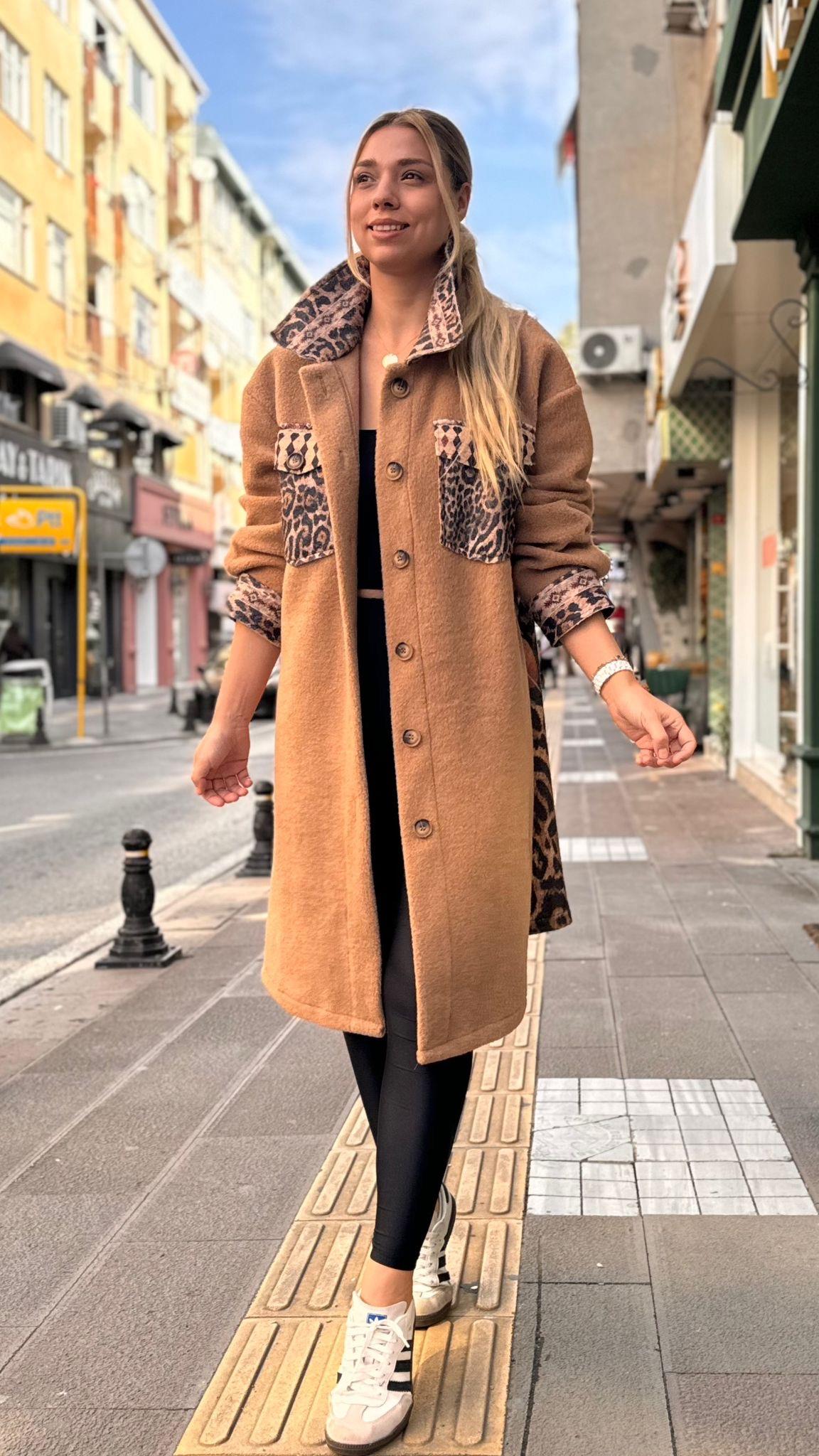 Arkası Desenli Keçe Kaban 