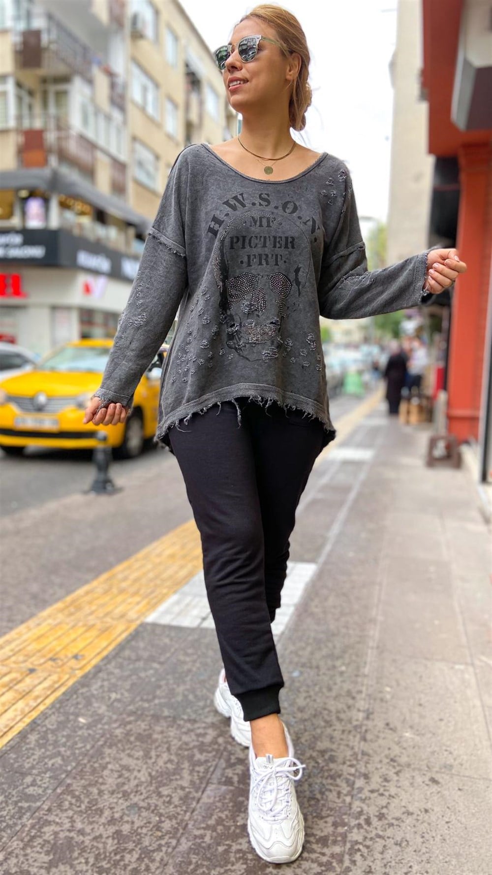 Arkası Kanat Detay Kuru Kafa Sweatshirt