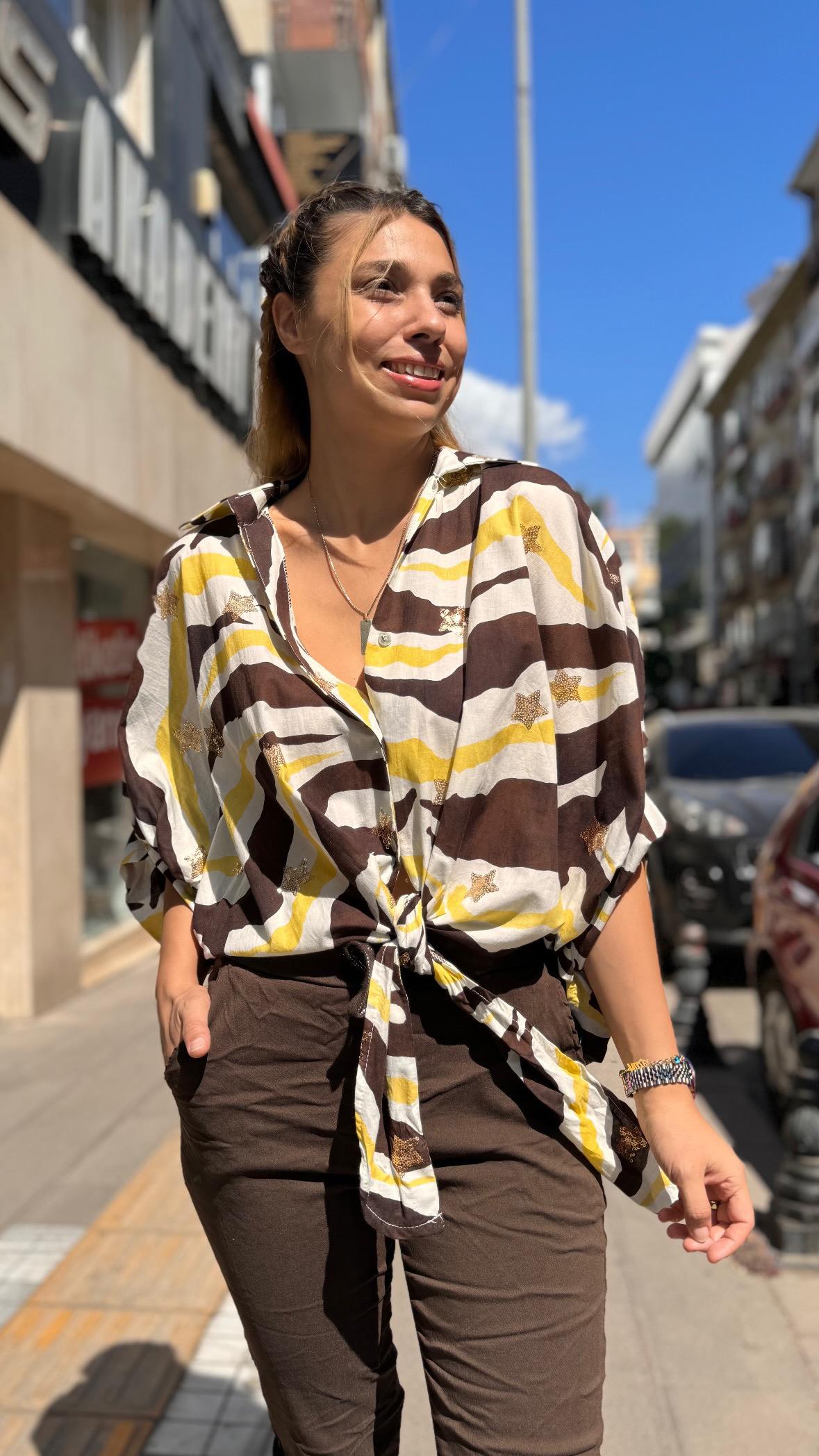 İthal Gömlek Kahve Yıldız Detay