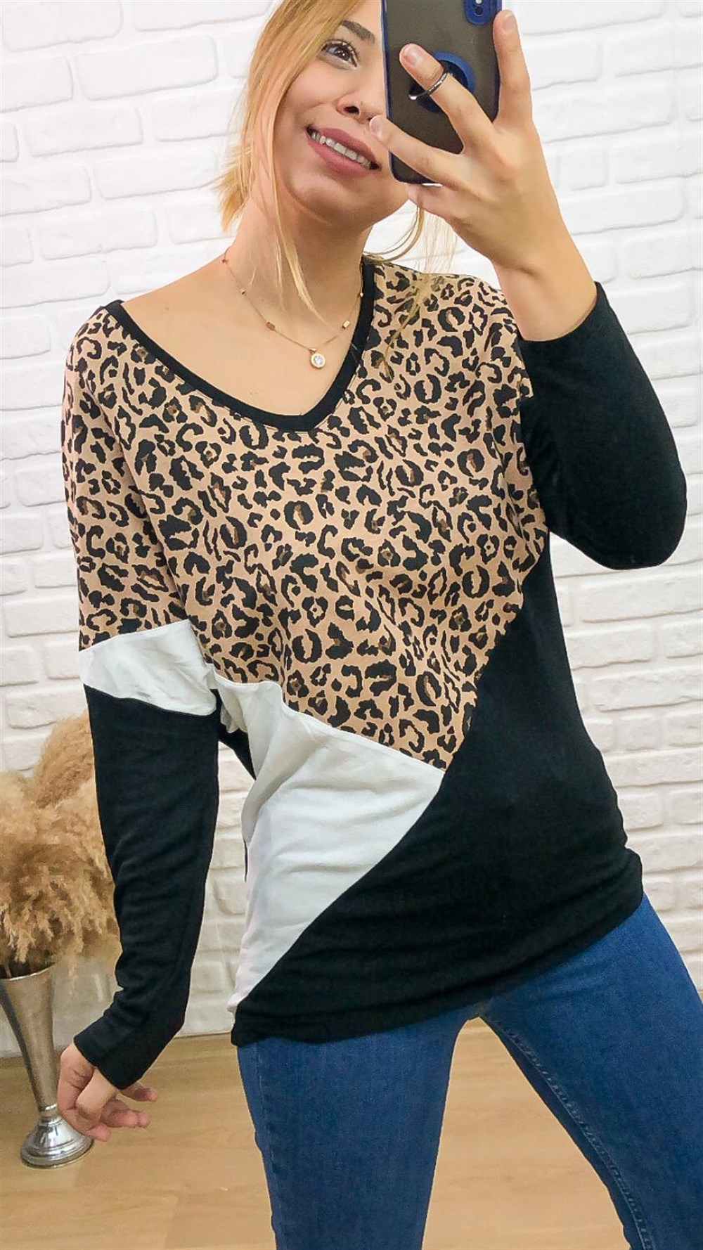Leoparlı V Yaka Triko