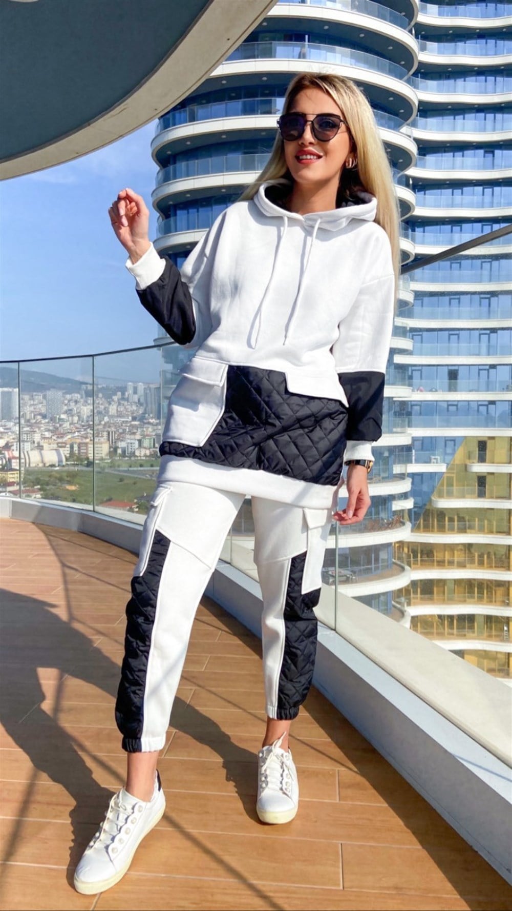Siyah Beyaz Cepli Sweat