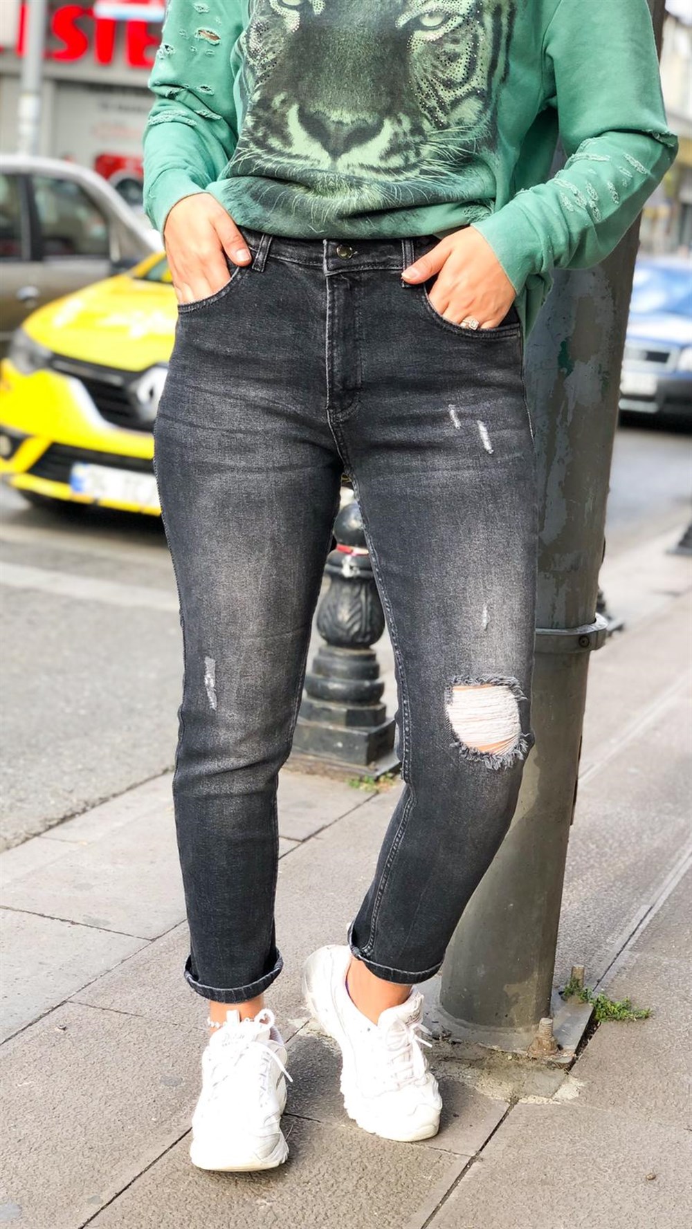 Yırtıklı Füme Mom Fit Jean