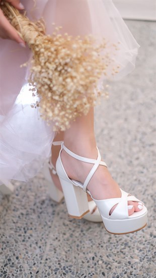 Beyaz Kalın Topuk Platform Gelin Ayakkabısı