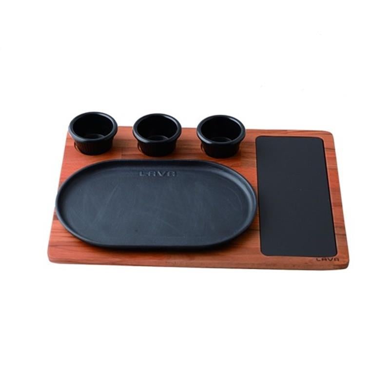 OVAL SERVİS TABAĞI, AHŞAP ALTLIĞI VE DÖKÜM DEMİR PLAKA. SİYAH RENK. ÖLÇÜ 18X28CM