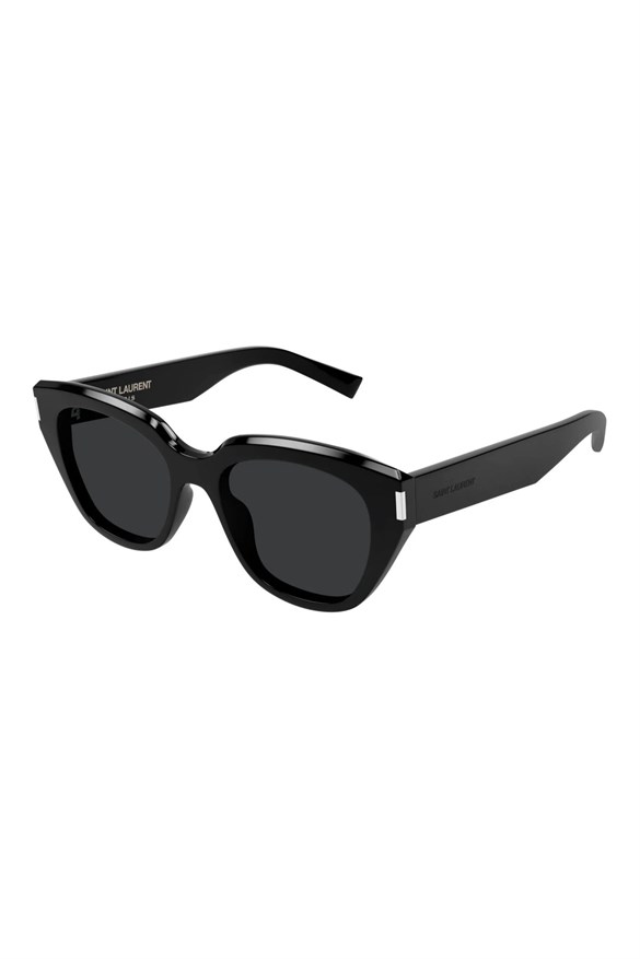 Yves Saint Laurent  827 001 52-18  Güneş Gözlüğü