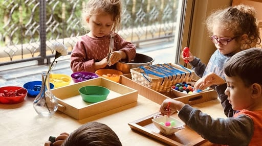 Montessori Eğitimi Nedir ? Çocuğunuzun Yaşına Göre Montessori Eğitimi ?