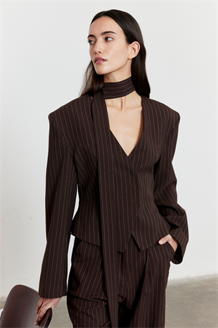 Çizgili Belden Oturmalı Fular Detay Blazer Acı Kahve
