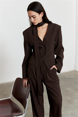Çizgili Belden Oturmalı Fular Detay Blazer Acı Kahve