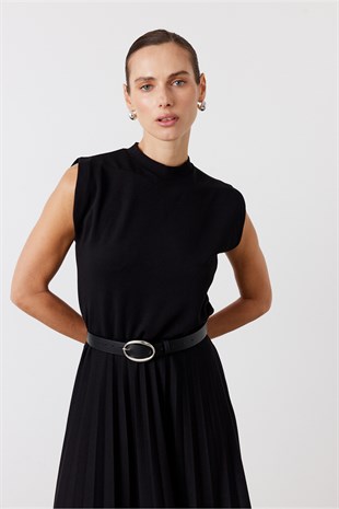 Kolsuz Piliseli Elbise Siyah