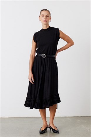 Kolsuz Piliseli Elbise Siyah