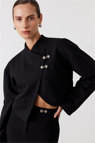 Metal Aksesuarlı Crop Blazer Ceket Siyah