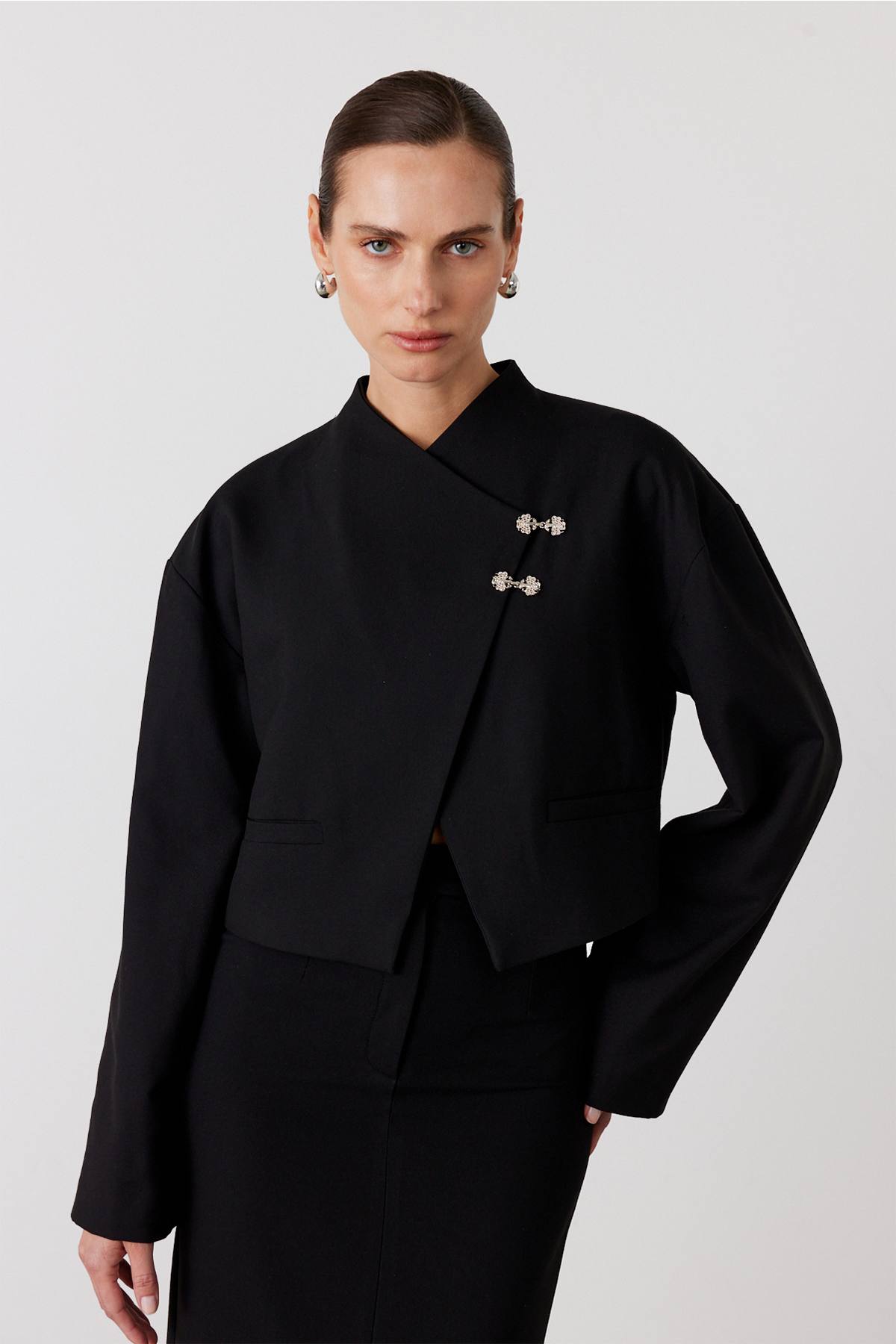 Metal Aksesuarlı Crop Blazer Ceket Siyah 5