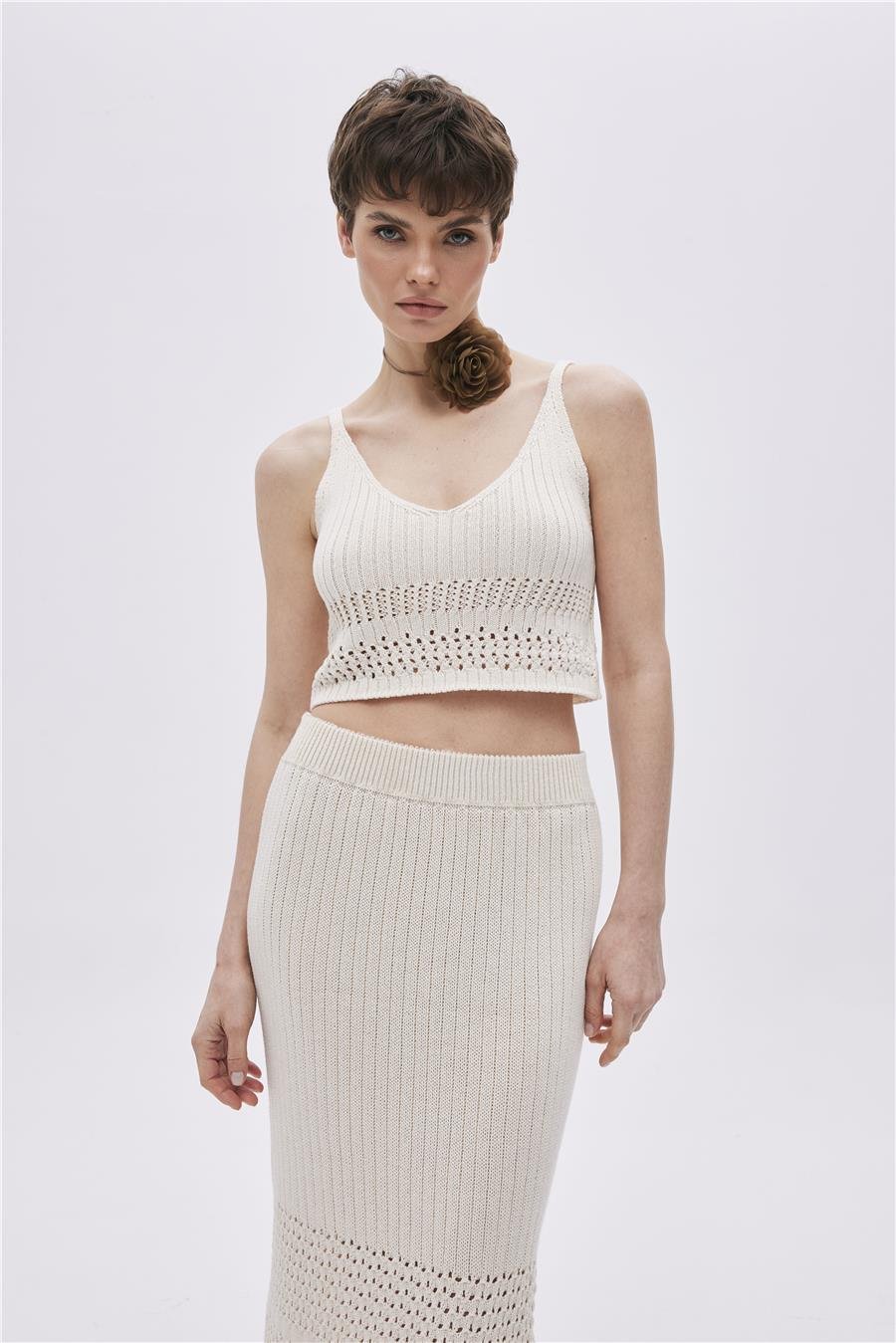 Ekru Ajurlu V Yaka Askılı Triko Bluz