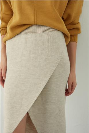 Asymmetrical slit midi knitted skirt