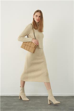 Soft textured slit midi knitted skirt