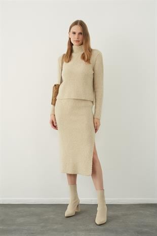 Soft textured slit midi knitted skirt