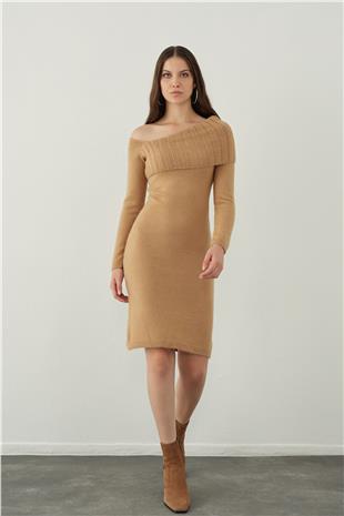 Long knitted dress with asymmetric shoulder detail