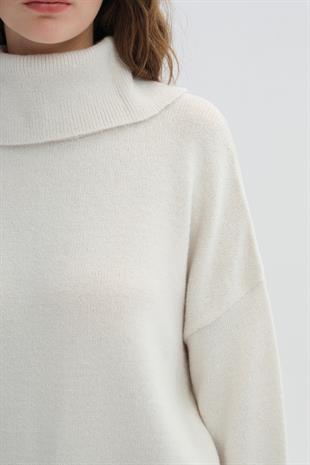 Ekru Balıkçı Yaka Triko Kazak