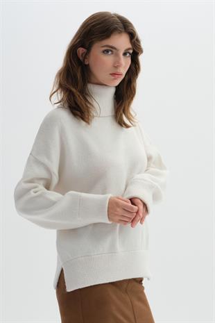 Ekru Balıkçı Yaka Triko Kazak