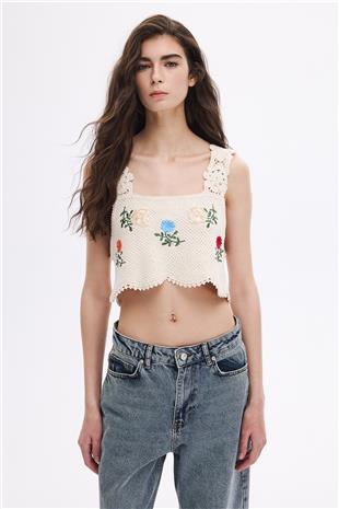 Ekru Çiçek İşlemeli Bluz