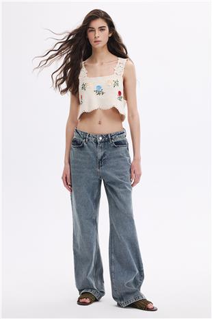 Ekru Çiçek İşlemeli Bluz