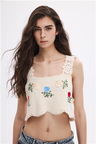 Ekru Çiçek İşlemeli Bluz