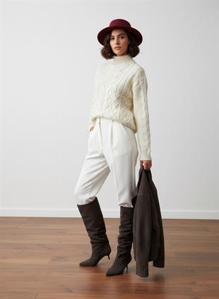 Ekru Dik Yakalı Kazak