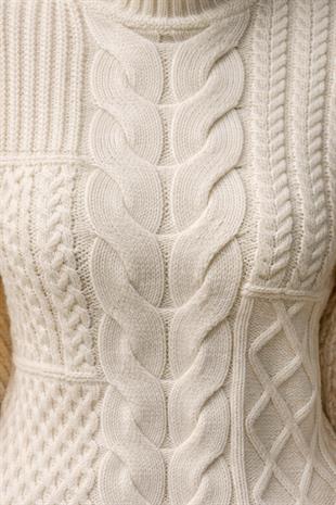 Ekru Dik Yakalı Kazak