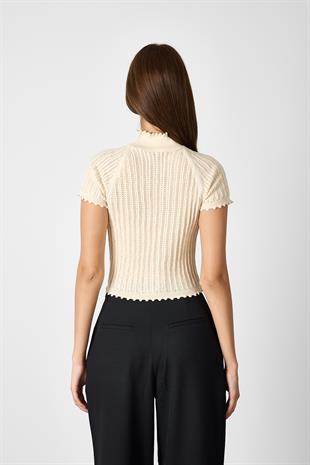 Ekru Dik Yakalı Kısa Kollu Triko Bluz