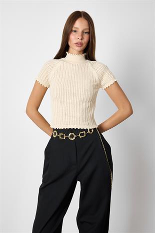 Ekru Dik Yakalı Kısa Kollu Triko Bluz