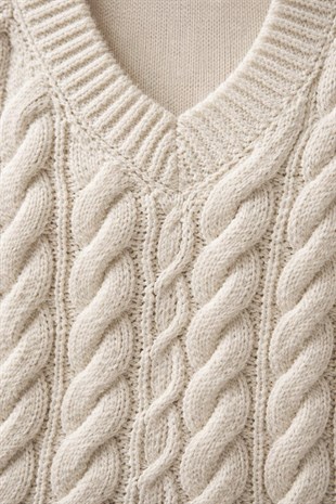 Ekru Düğme Detaylı Süveter