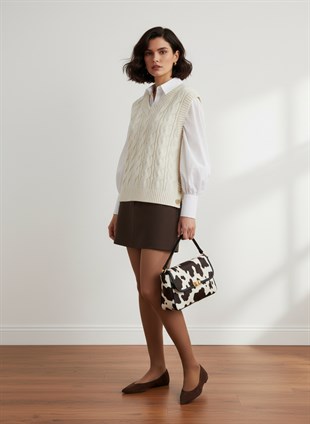 Ekru Düğme Detaylı Süveter