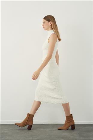 Embossed pattern midi knitted skirt