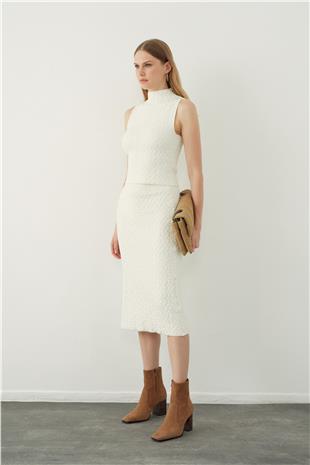 Embossed pattern midi knitted skirt