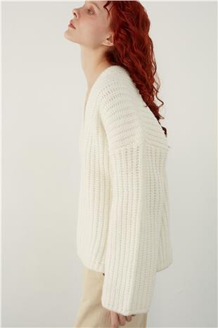 Ecru V Neck Oversize Knitted Sweater SW23K4715EK