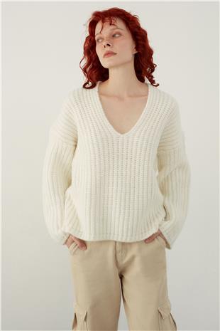Ecru V Neck Oversize Knitted Sweater SW23K4715EK
